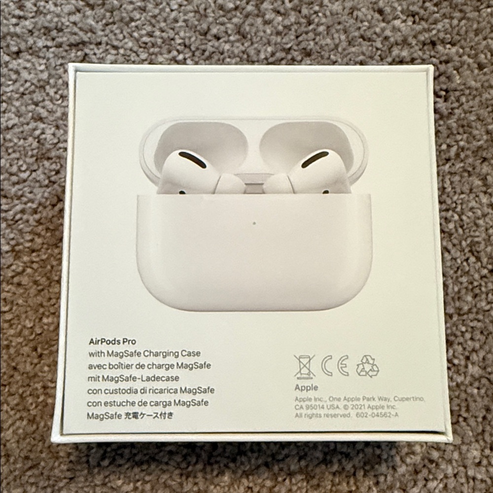 Empty Apple AirPods Pro Box (Empty box with insert) - Picture 3 of 6